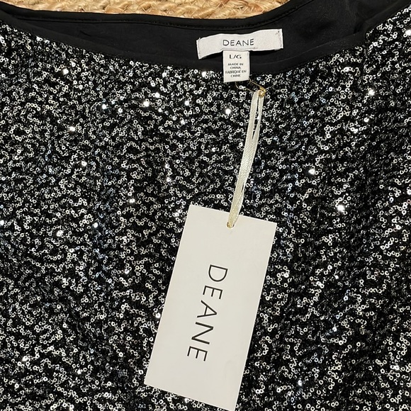 DEANE Shorts - Picture 3 of 4